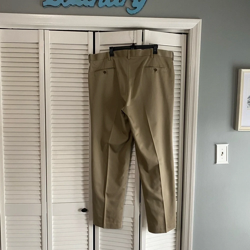 Dockers Essential Khakis SZ 42‎ X 32